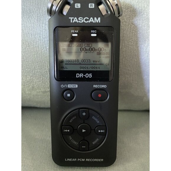 TASCAM DR-05 Linear PCM recorder (Version 2) w/ 4GB Micro SD Card (Very Good) - Picture 1 of 7